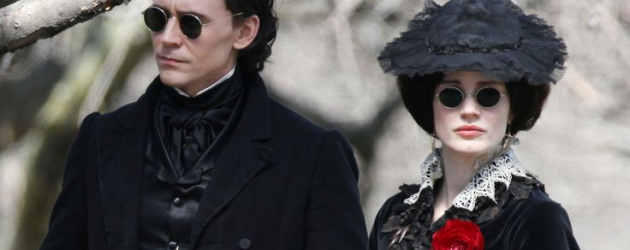 CRIMSON PEAK review by Ronnie Malik – Guillermo del Toro tells a classic ghost story